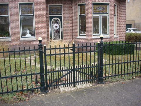 Paalkoppen-voorzien-van-bladgoud